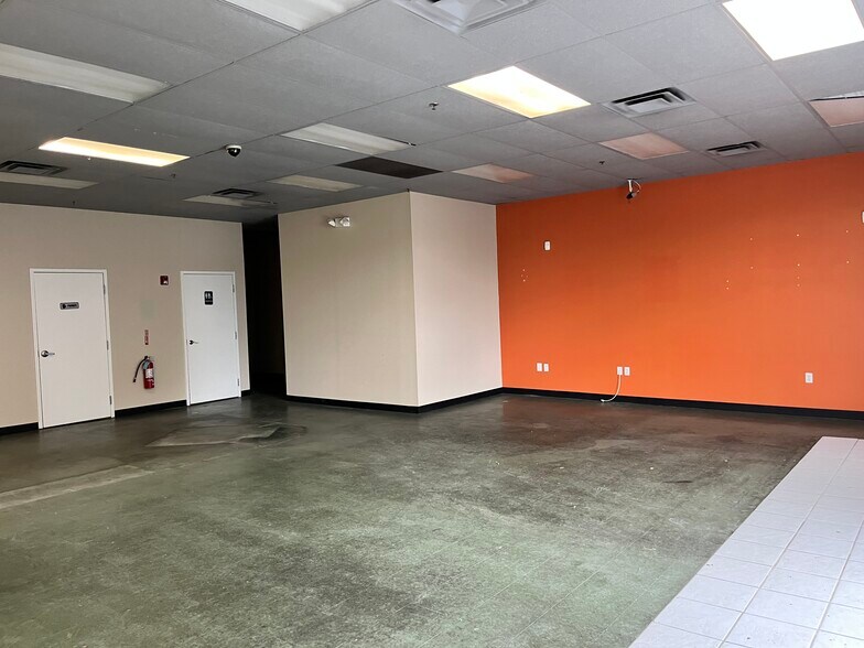 More Photos Of 131 Lexington St, Waltham Unknown For Lease