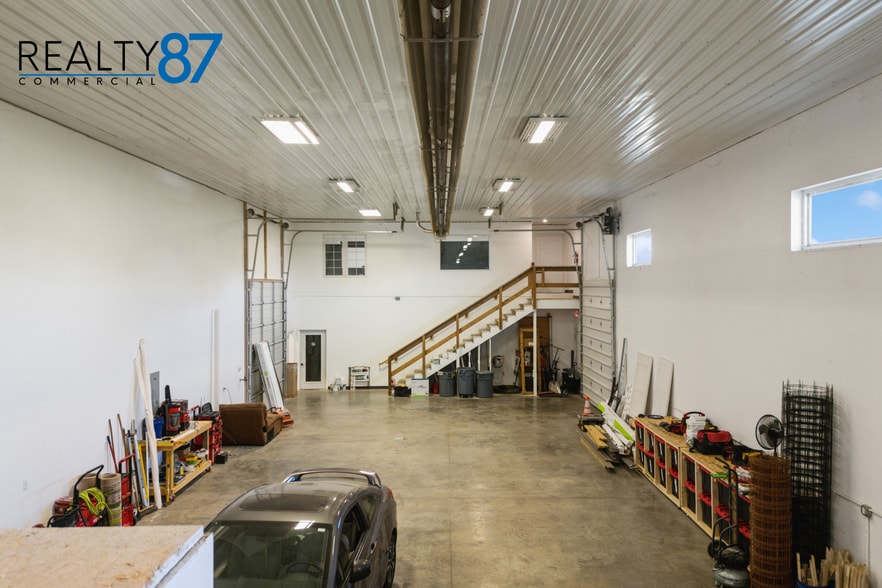 More Photos Of 2700 Stonegate Ct, Hiawatha Showroom For Sale