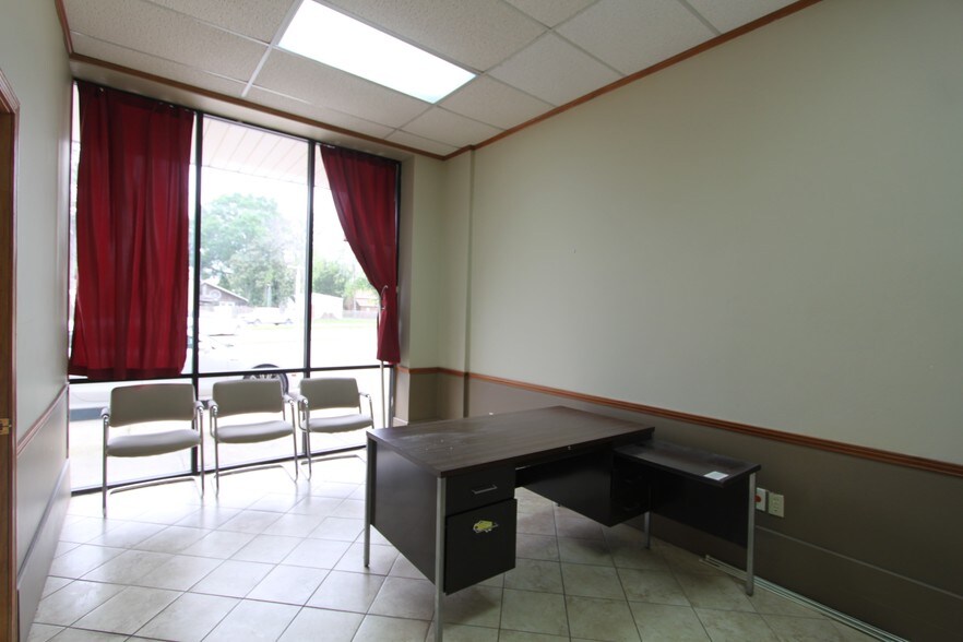 More Photos Of 421 W Tunnel Blvd, Houma Storefront For Sale