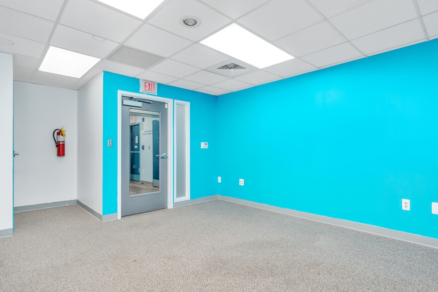 More Photos Of 1 N Market St, Frederick Storefront Retail Office For Lease
