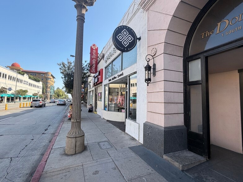 Primary Photo Of 19 S Fair Oaks Ave, Pasadena Restaurant For Lease
