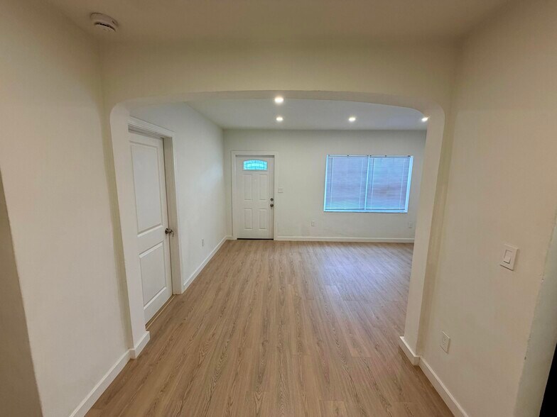 More Photos Of 255 NW 32nd St, Miami Apartments For Sale