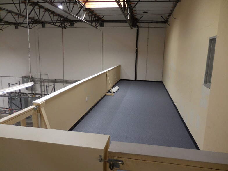 More Photos Of 19801 Hamilton Ave, Torrance Warehouse For Lease