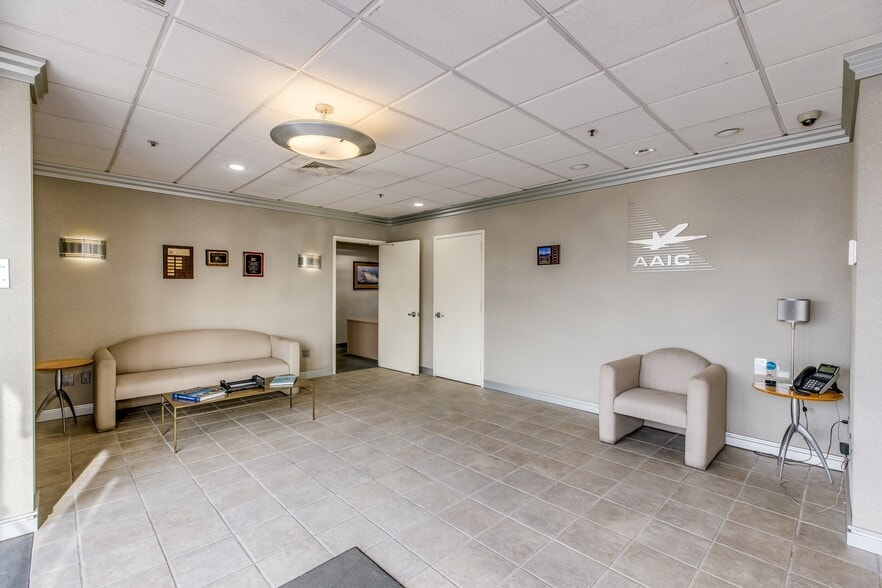 More Photos Of 210 Hanse Ave, Freeport Warehouse For Lease