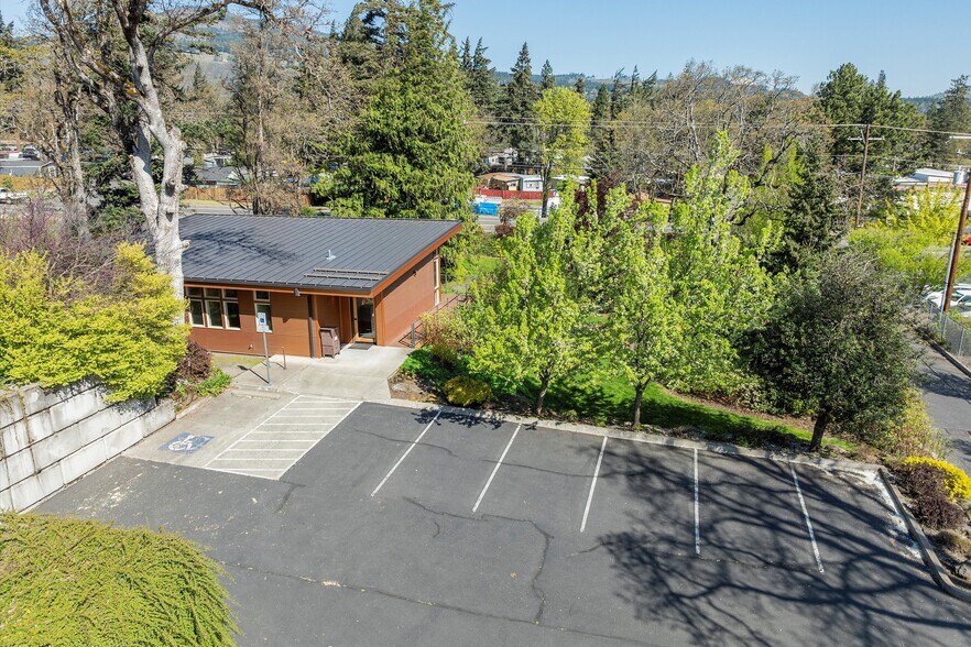 More Photos Of 3235 Cascade Ave, Hood River Office Residential For Sale