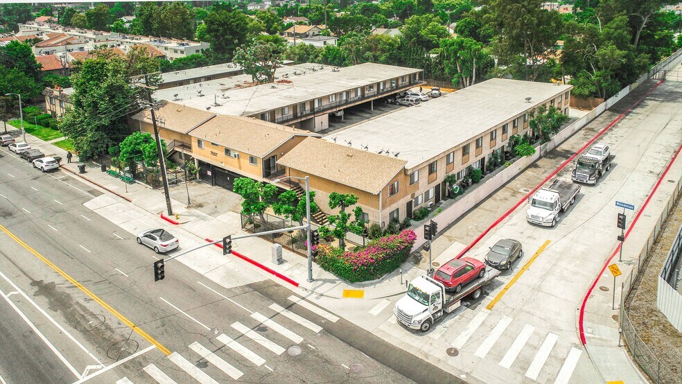 More Photos Of 7505-7507 Woodman Ave, Van Nuys Apartments For Sale