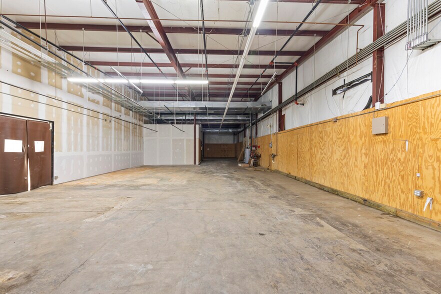 More Photos Of 4200 Skyhawk Pky, Martin Supermarket For Lease