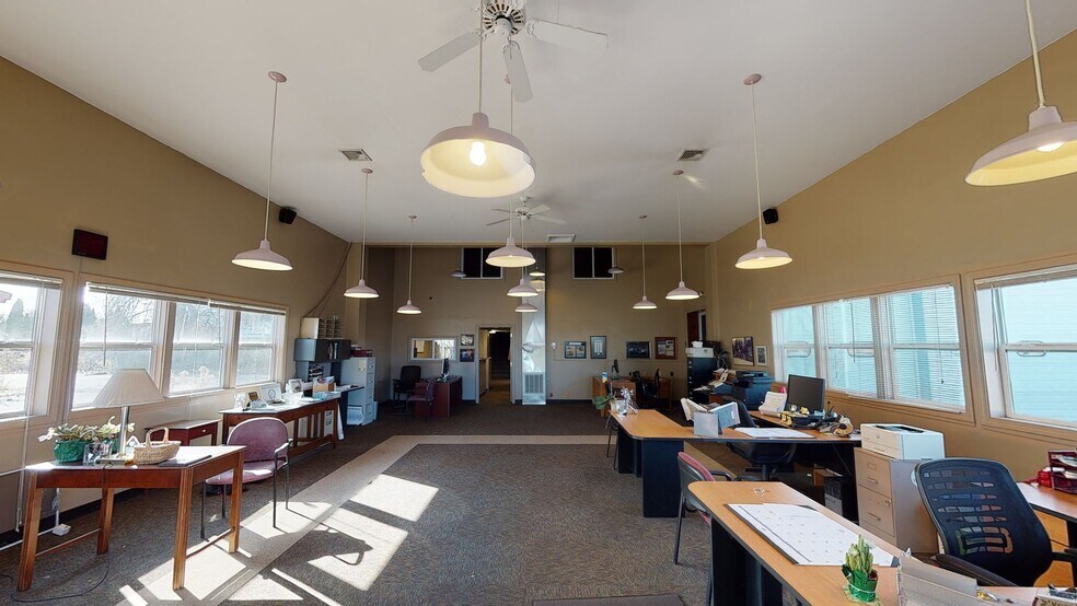 More Photos Of 34 Lafayette Rd, North Hampton Freestanding For Lease