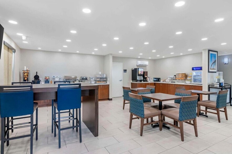 More Photos Of 15 Wammock Ct, Brunswick Hotel For Sale