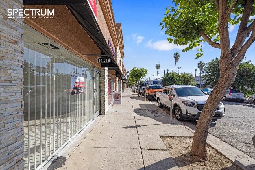 More Photos Of 6451-6453 Van Nuys Blvd, Van Nuys Storefront For Lease