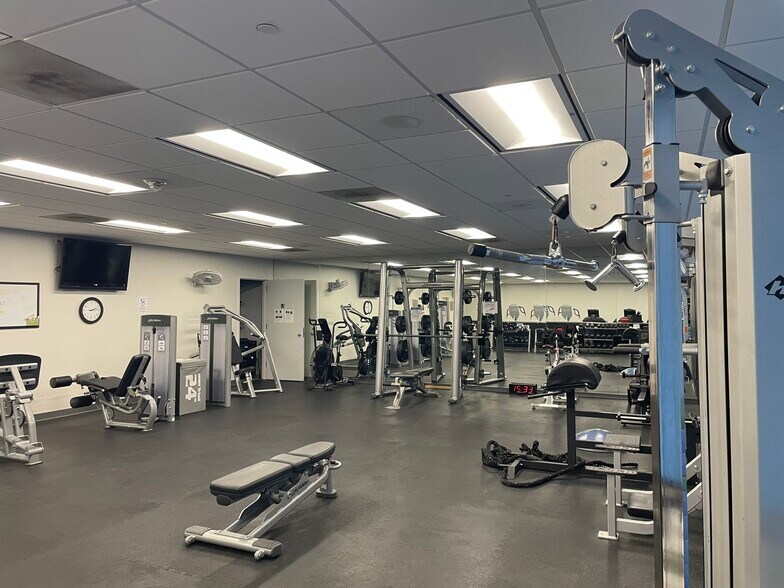 More Photos Of 1 Energy Pl, Pensacola Office For Lease