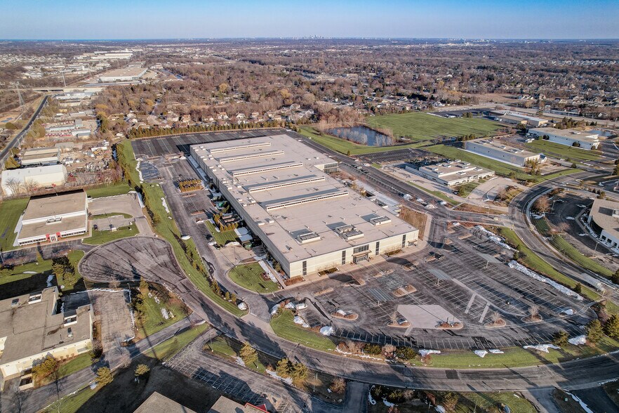 More Photos Of W165N5830 Ridgewood Dr, Menomonee Falls Distribution For Lease