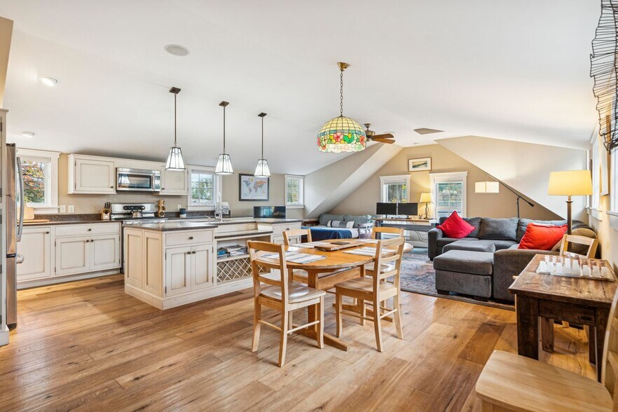 More Photos Of 299 Mountain Rd, Stowe Office Residential For Sale