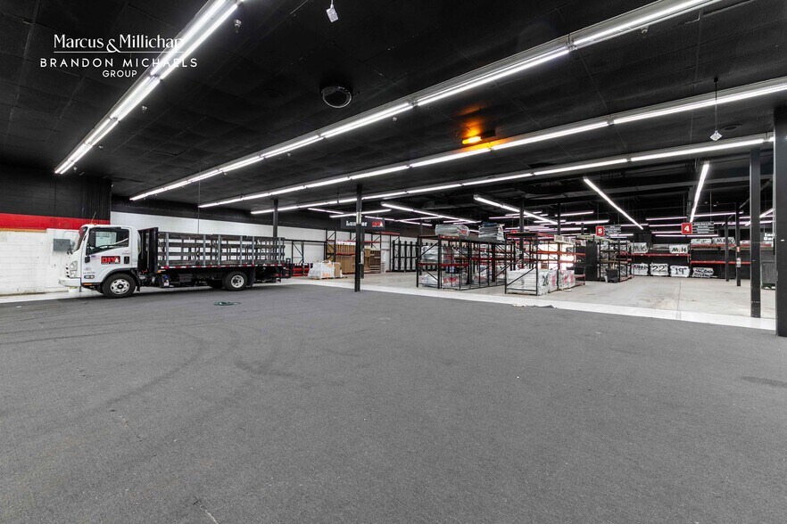 More Photos Of 2695 Cochran St, Simi Valley Freestanding For Lease