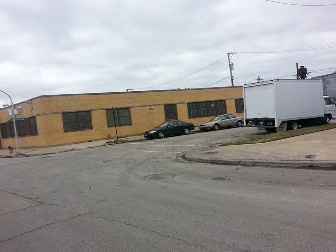 Primary Photo Of 3612-3618 N Kilbourn Ave, Chicago Manufacturing For Lease