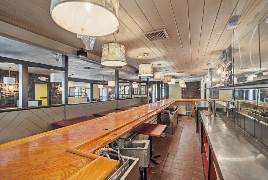 More Photos Of 332 Farnum Pike, Smithfield Restaurant For Sale