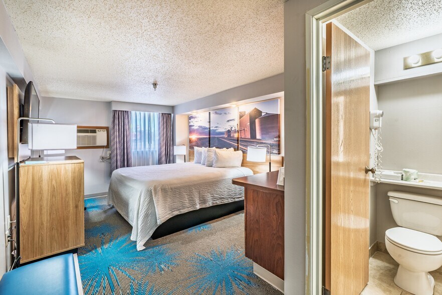 More Photos Of 519 Crook St, Custer Hotel For Sale