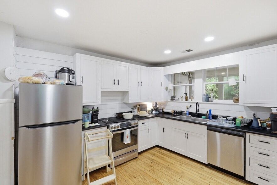 More Photos Of 117 Lucille Ave, Easley Multifamily For Sale