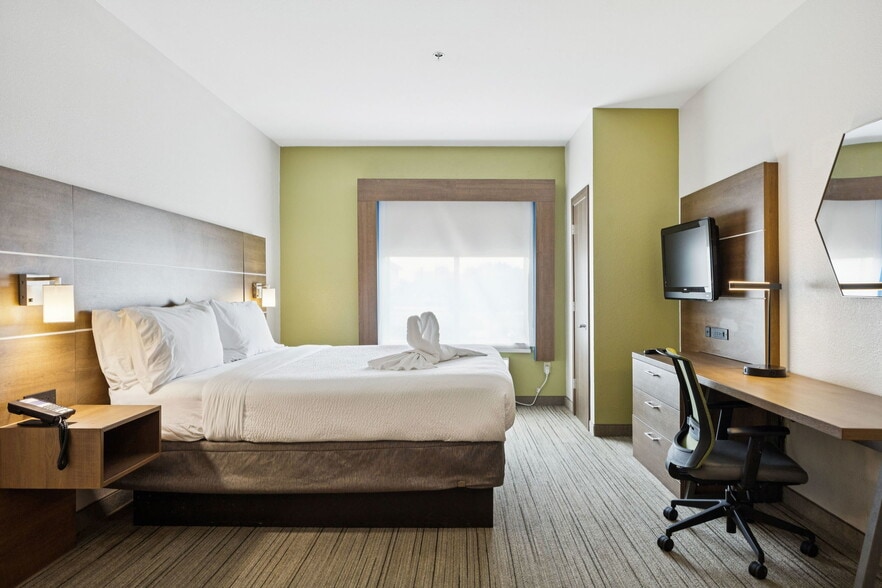 More Photos Of 8703 E R L Thornton Fwy, Dallas Hotel For Sale