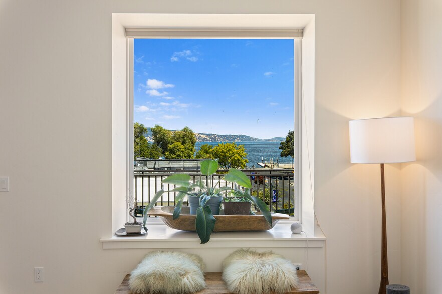 More Photos Of 302 N Main St, Lakeport Storefront For Sale