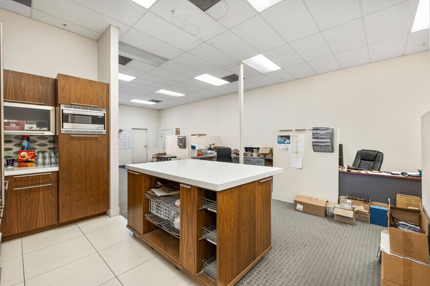 More Photos Of 75090 St. Charles Pl, Palm Desert Warehouse For Lease