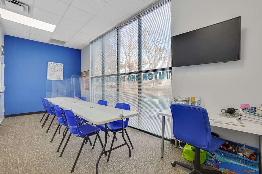 More Photos Of 3845 Richmond Ave, Staten Island Storefront Retail Office For Lease