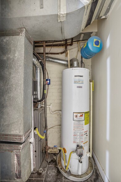 More Photos Of 302 V St NE, Washington Multifamily For Sale