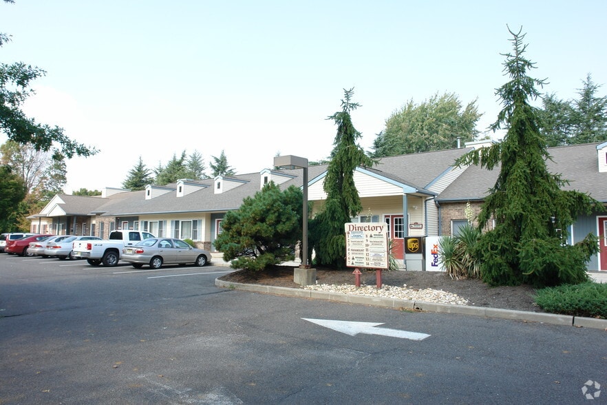 More Photos Of 231 Crosswicks, Bordentown Storefront For Sale