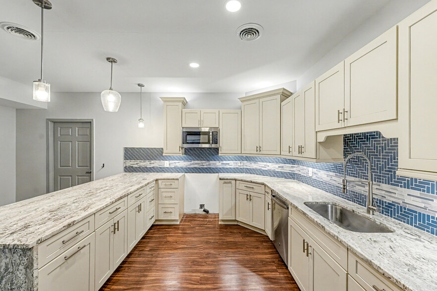 More Photos Of 670 Cambridge St, Fredericksburg Warehouse For Lease