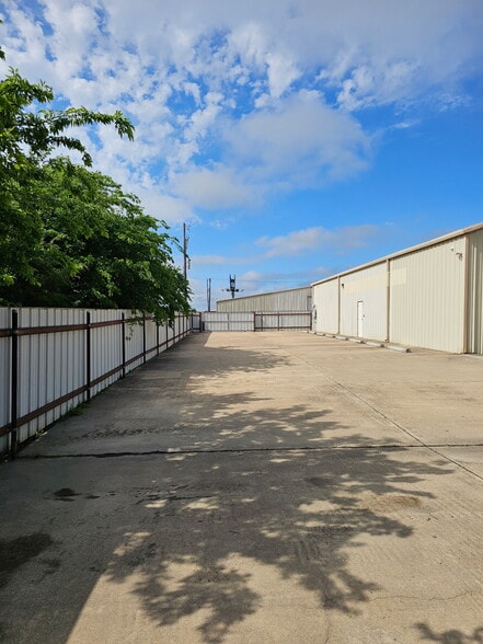 More Photos Of 1503 W Stan Schlueter Loop, Killeen Industrial For Lease