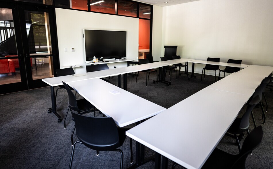 More Photos Of 617 Madison St, Bloomington Loft Creative Space For Lease