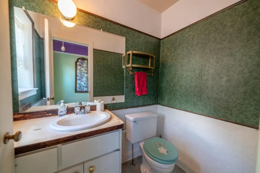 More Photos Of 1773 Superior St, Three Lakes Office For Sale