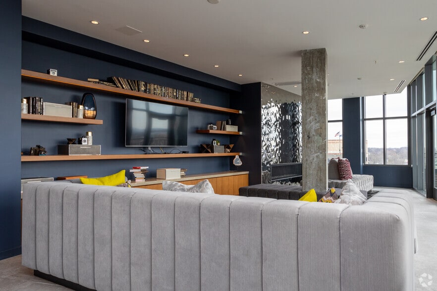 More Photos Of 1008 N Glebe Rd, Arlington Apartments For Lease