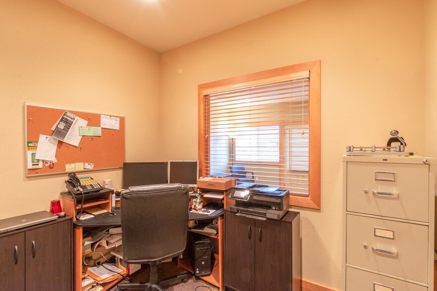 More Photos Of 1725 Culvers Dr, Sandpoint Industrial For Lease