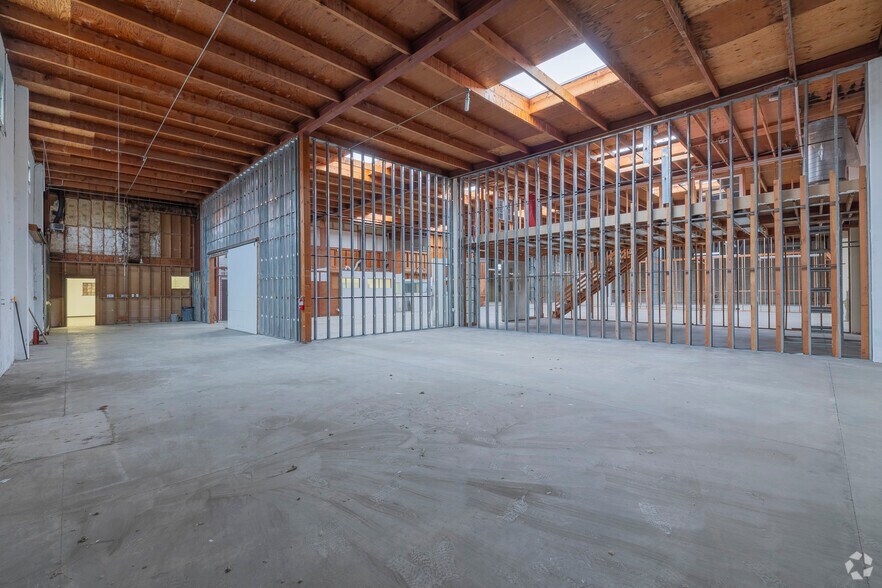 More Photos Of 1680 14th St, Oakland Warehouse For Sale