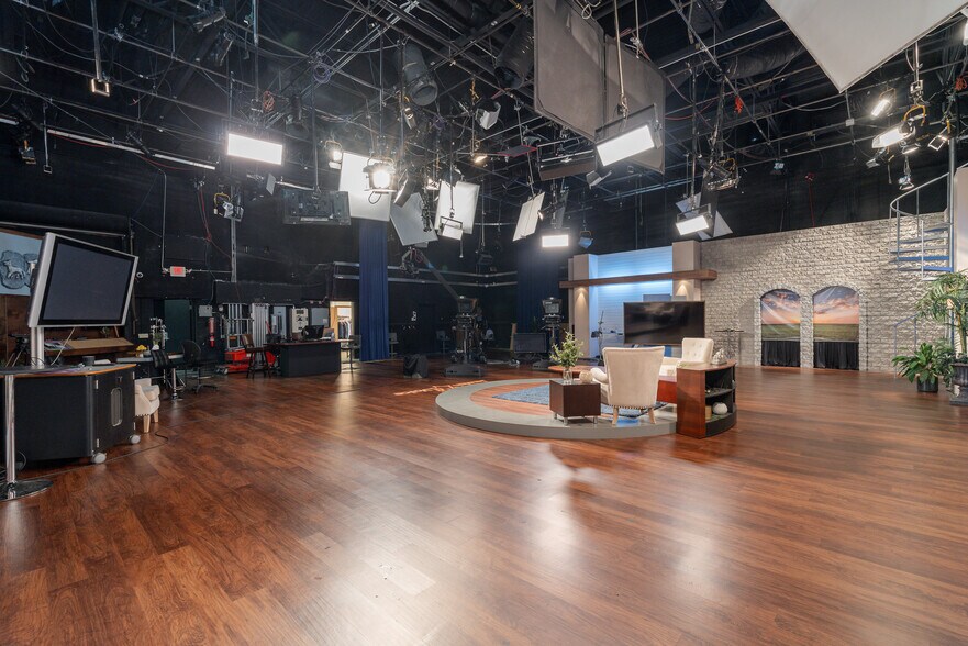 More Photos Of 2235 W Alice Ave, Phoenix Research And Development For Sale