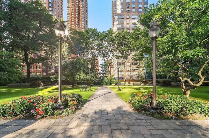 More Photos Of 30 W 60th St, New York Coworking Space