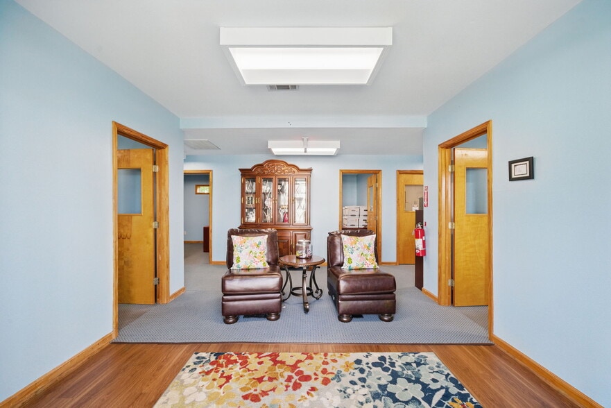 More Photos Of 421 Jones Rd, Highlands Warehouse For Lease