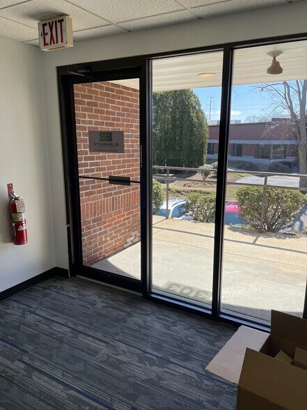 More Photos Of 6 Blackstone Valley Pl, Lincoln Medical For Sale