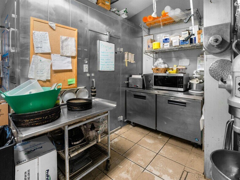 More Photos Of 25 North St, Proctor Restaurant For Sale