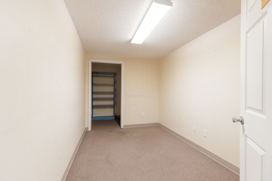 More Photos Of 510 N Walker St, Quitman Light Manufacturing For Sale