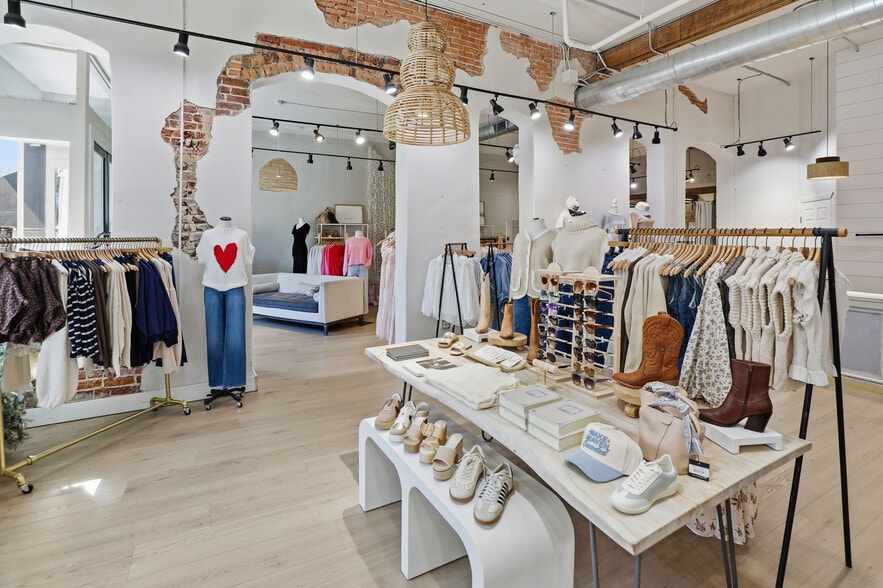 More Photos Of 101 W Louisiana St, McKinney Storefront Retail Office For Lease