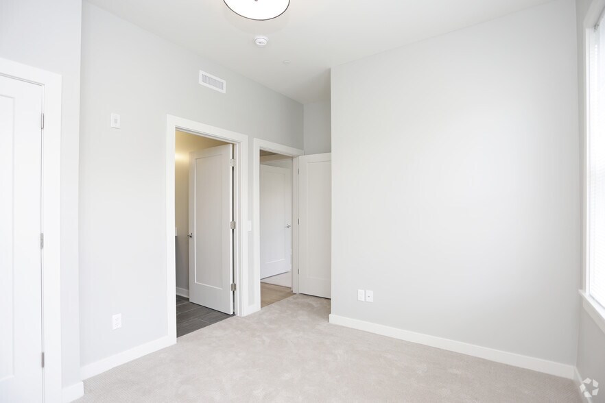 More Photos Of 1059 Wealthy St SE, Grand Rapids Apartments For Lease