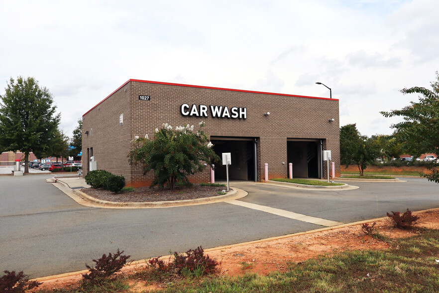 Primary Photo Of 1027 Sedge Garden Rd, Kernersville General Retail For Lease