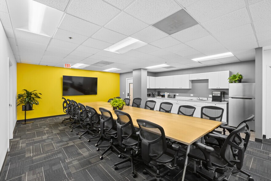 More Photos Of 7751 Belfort Pky, Jacksonville Office For Sale