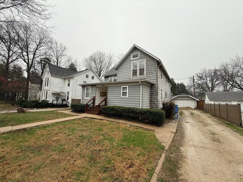 More Photos Of 1013 W Church St, Champaign Apartments For Sale