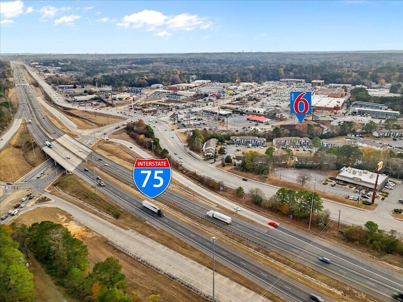More Photos Of 105 Riverside Pky, Macon-Bibb Hotel For Sale