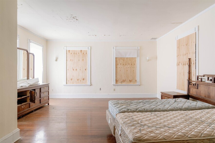 More Photos Of 37-60 Blackburn Rd, Selkirk Apartments For Sale