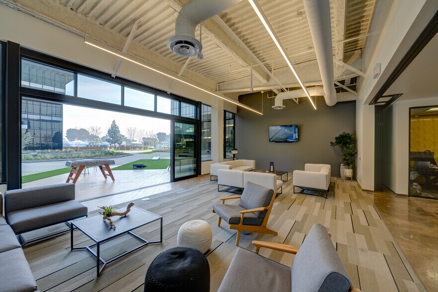 More Photos Of 3100 S Harbor Blvd, Santa Ana Office For Sale