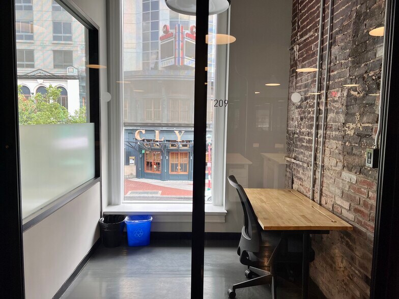 More Photos Of 718 7th St NW, Washington Office Residential For Lease